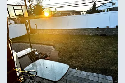 310 Southwood Circle, Syosset, NY 11791 - Photo 22