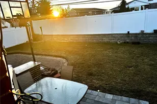 310 Southwood Cir, Syosset, NY 11791 - Photo 22