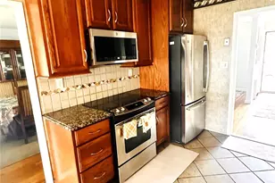 310 Southwood Cir, Syosset, NY 11791 - Photo 4