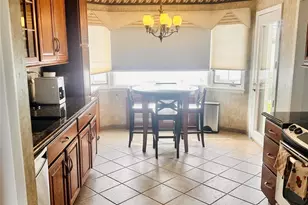 310 Southwood Cir, Syosset, NY 11791 - Photo 2