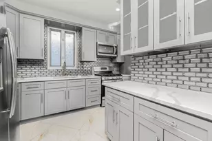 146-84 182nd St, Springfield Gardens, NY 11413 - Photo 6