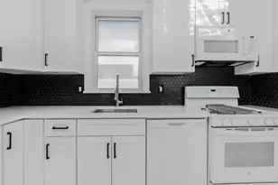 146-84 182nd St, Springfield Gardens, NY 11413 - Photo 36