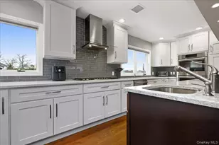 3 Neptune Pl, Massapequa, NY 11758 - Photo 10
