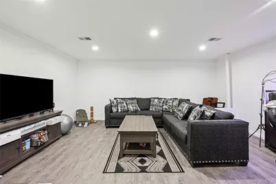 1425 Jerusalem Ave. #7, Merrick, NY 11565 - Photo 16