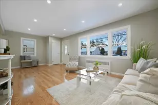 70 Nevada St, Hicksville, NY 11801 - Photo 4