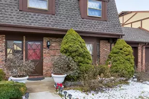 30 Summerfield Ct, Deer Park, NY 11729 - Photo 2