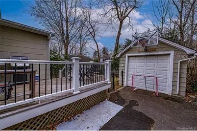 75 Bar Beach Road, Port Washington, NY 11050 - Photo 2