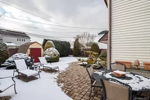 16 Dahlia Ln, Wantagh, NY 11793 - Photo 20