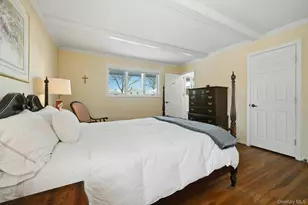 205 Oak Neck Ln, West Islip, NY 11795 - Photo 18