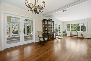 205 Oak Neck Ln, West Islip, NY 11795 - Photo 12