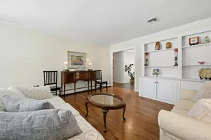 205 Oak Neck Ln, West Islip, NY 11795 - Photo 8