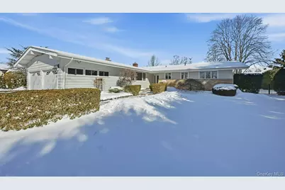 205 Oak Neck Lane, West Islip, NY 11795 - Photo 1
