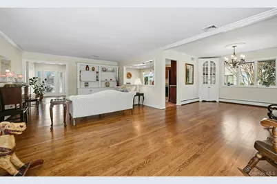 205 Oak Neck Lane, West Islip, NY 11795 - Photo 10