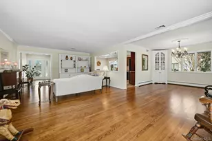 205 Oak Neck Ln, West Islip, NY 11795 - Photo 10