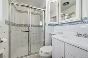 205 Oak Neck Ln, West Islip, NY 11795 - Photo 20