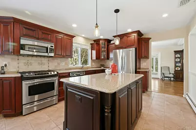 205 Oak Neck Lane, West Islip, NY 11795 - Photo 14