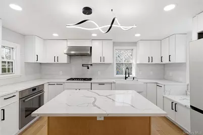 15 Hicks Street, Roslyn, NY 11576 - Photo 6