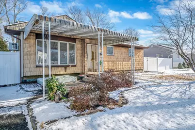 2711 Connecticut Avenue, Medford, NY 11763 - Photo 2