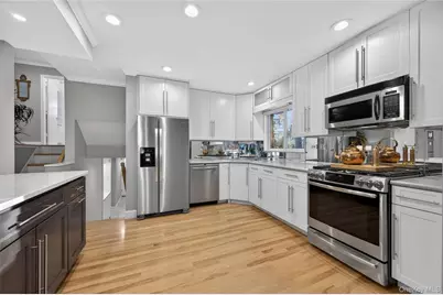 6 Dale Avenue, Syosset, NY 11791 - Photo 10