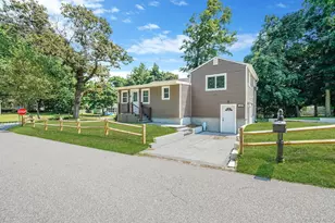 25 Cherry Ln, Wading River, NY 11792 - Photo 2