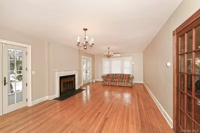 198 Warner Avenue, Roslyn Heights, NY 11577 - Photo 12