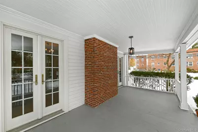 198 Warner Avenue, Roslyn Heights, NY 11577 - Photo 6