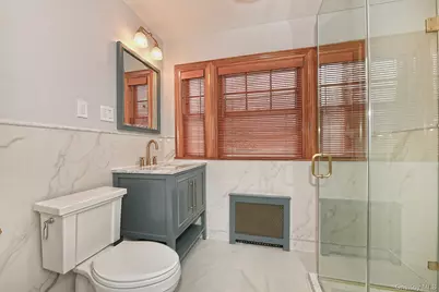 198 Warner Avenue, Roslyn Heights, NY 11577 - Photo 28