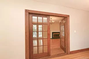 198 Warner Ave, Roslyn Heights, NY 11577 - Photo 10