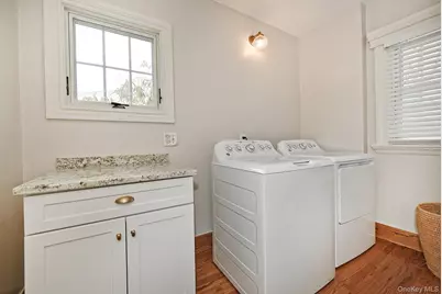 198 Warner Avenue, Roslyn Heights, NY 11577 - Photo 22