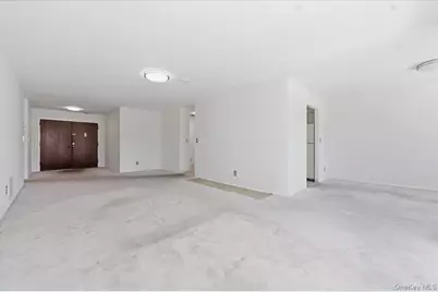 99 S Park Avenue #314, Rockville Centre, NY 11570 - Photo 2