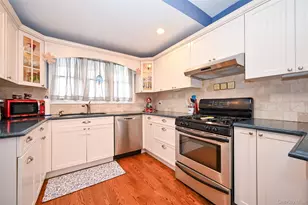 219 Floral Blvd, Floral Park, NY 11001 - Photo 4