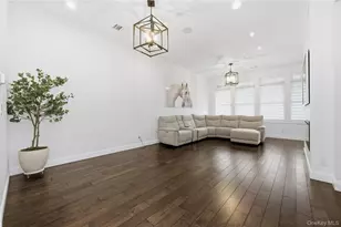 428 Trotting Ln, Westbury, NY 11590 - Photo 8