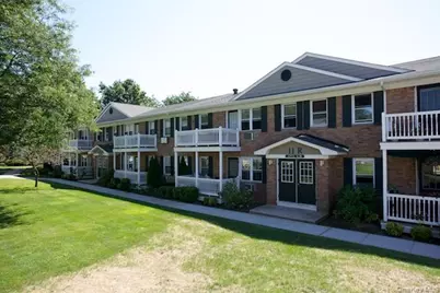 1355 Roanoke Avenue #2g, Riverhead, NY 11901 - Photo 1