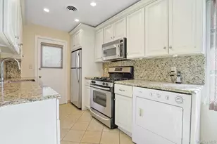 32 Lambert Ln, New Rochelle, NY 10804 - Photo 10