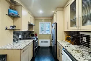 186-22 Avon Rd, Jamaica, NY 11432 - Photo 10