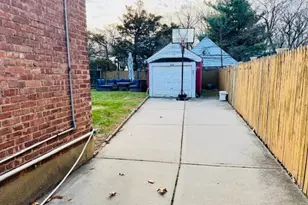 186-22 Avon Rd, Jamaica, NY 11432 - Photo 22