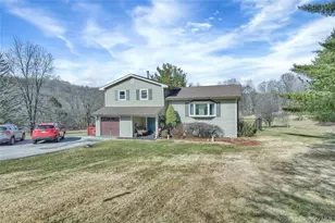 24 Emily Ln, Monroe, NY 10950 - Photo 2