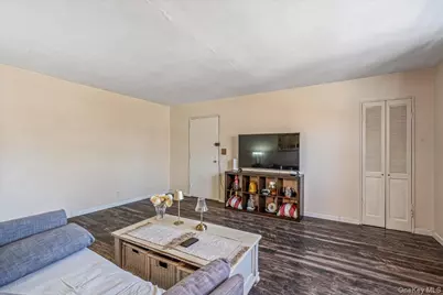 242-68 Horace Harding Expressway #upper, Douglaston, NY 11362 - Photo 4