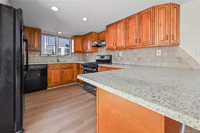 130 Gordon Place, Freeport, NY 11520 - Photo 4