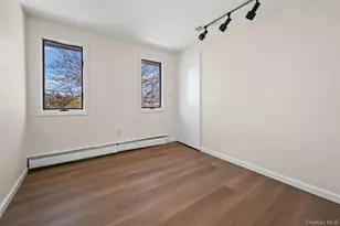 130 Gordon Pl, Freeport, NY 11520 - Photo 8