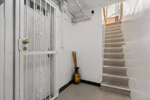 877 Hornaday Pl, Bronx, NY 10460 - Photo 6