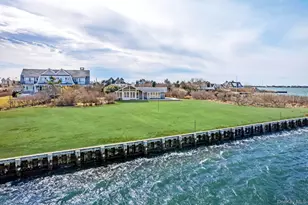 1 Watersedge Dr, Quogue, NY 11959 - Photo 2