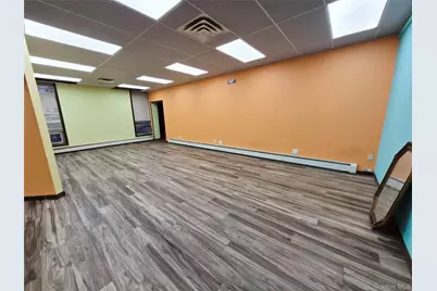 121 W Oak Street #STE 1, Amityville, NY 11701 - Photo 4