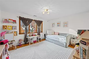 8 Willow Rd, New Hyde Park, NY 11040 - Photo 16