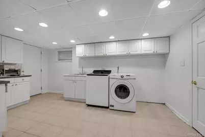 8 Willow Road, New Hyde Park, NY 11040 - Photo 24