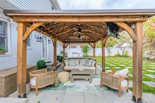 8 Willow Rd, New Hyde Park, NY 11040 - Photo 28