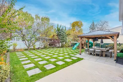 8 Willow Road, New Hyde Park, NY 11040 - Photo 26