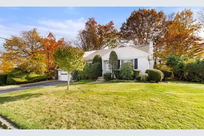 14 Baylor Circle, White Plains, NY 10605 - Photo 2