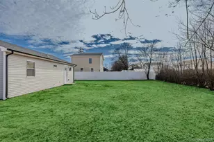 818 Meade Ave, Bellport, NY 11713 - Photo 18