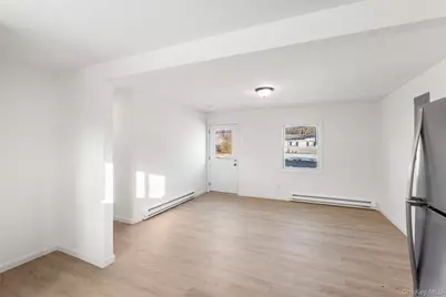 818 Meade Avenue, Bellport, NY 11713 - Photo 8
